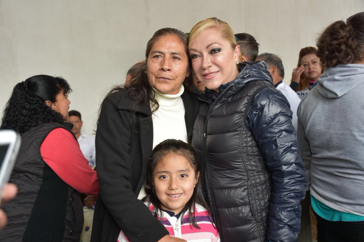AnaBalderasMx's tweet photo. Hoy inicié mi día reuniéndome con vecinos de la Col. Prof.Cristobal Higuera, les compartí mi propuesta de crear la Sub Comisaría en la Zona Norte, además les comenté que incrementaremos el número de luminarias, con estas acciones y #ContigoAtizapanGana mayor #Seguridad https://t.co/koU1AI2tBG