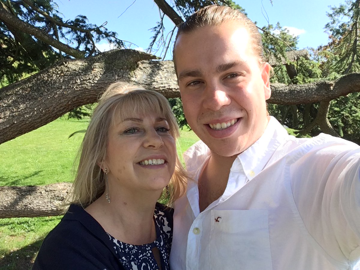 Alexander_LE3's tweet photo. @xharrietx1991 it’s been so lovely the last couple of weeks! Missing you all, and thanks for the support this year with everything, also to my wonderful Mum &amp; Dad as well love you all. https://t.co/xRxWzICsfI
