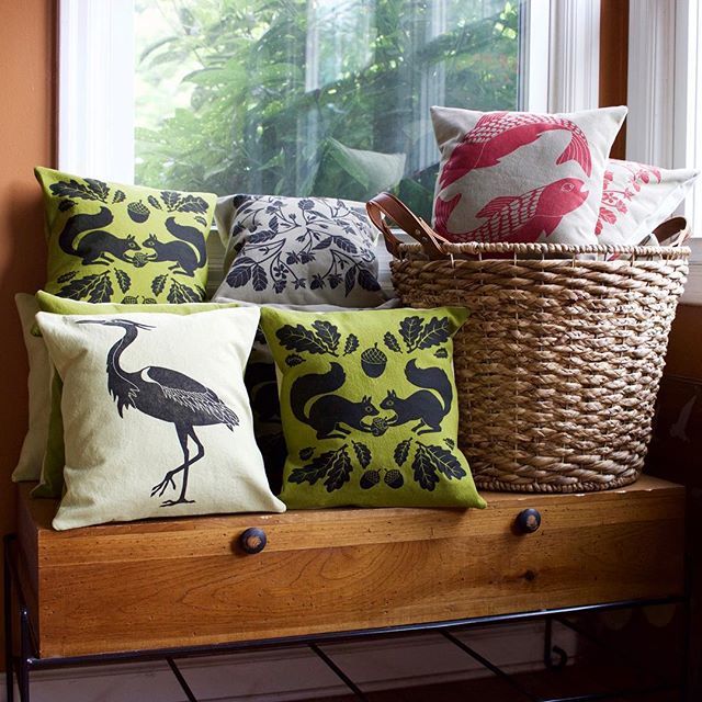 I love a pile of pillows.
.
.
.
.
.
#decorinspo #interiorstyling #eclectichome #dslooking #homedecor #beautiful #handmade #boldisbeautiful #blockprint #blockprintedtextile #surfacedesign #limitededition #gatheredstyle #foundforaged #throwpillows #printma… ift.tt/2MnBfv9