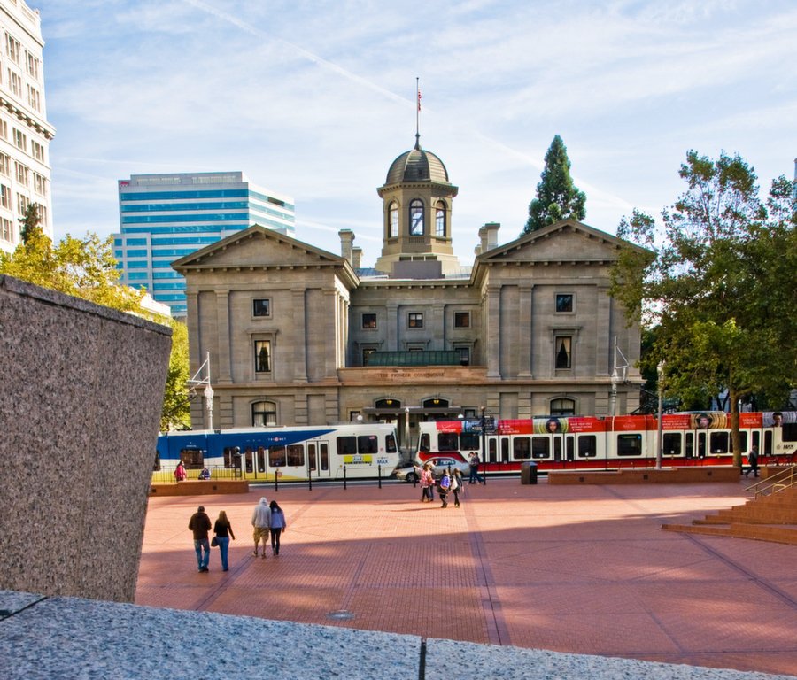 SEMpdx's tweet image. At Digital Summit #Portland today? Stop by our table and enter to win passes to the Summer Networking Party at Pioneer Courthouse Square (Aug. 16) and Engage Conference (March 7-8, 2019). #dspdx #engagepdx #pdx