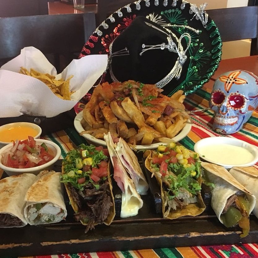 RonDamonramos's tweet photo. ¡Al frío lo combatimos así! ❄️❄️❄️
¿Y si encima te recordamos que hoy hay 3x1 en porrón de cerveza? 🍺🍺🍺
¡Si, reservá tu mesa YA! 🇲🇽🌯🎉
🏠Necochea 325 #RamosMejía📱4658-7252
#restaurantemexicano #comidatexmex #texmex #vecindaddelchavo #chavodelocho #DonRamon #RonDamon https://t.co/WU9aVNpsZv