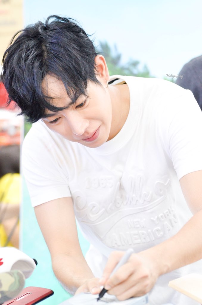 chothipthongon's tweet photo. ตามรูปคือครั้งล่าสุดที่เจอพี่โชค😭😭.......ไม่ได้หายไปไหนนะคะ นุชมีภาระความรับผิดชอบจากเดิมเยอะมาก เลยไปหาบ่อยๆไม่ได้เหมือนก่อน.....คิดถึงเสมอนะคะ จุ๊ฟๆๆๆ 😘😘😘😘😘

#dafBAMA2018PeckPalitchoke 
#เป๊กผลิตโชค 
#PeckPalitchoke 
#palitgallery 
#katyejang https://t.co/kx9hqNoZUa