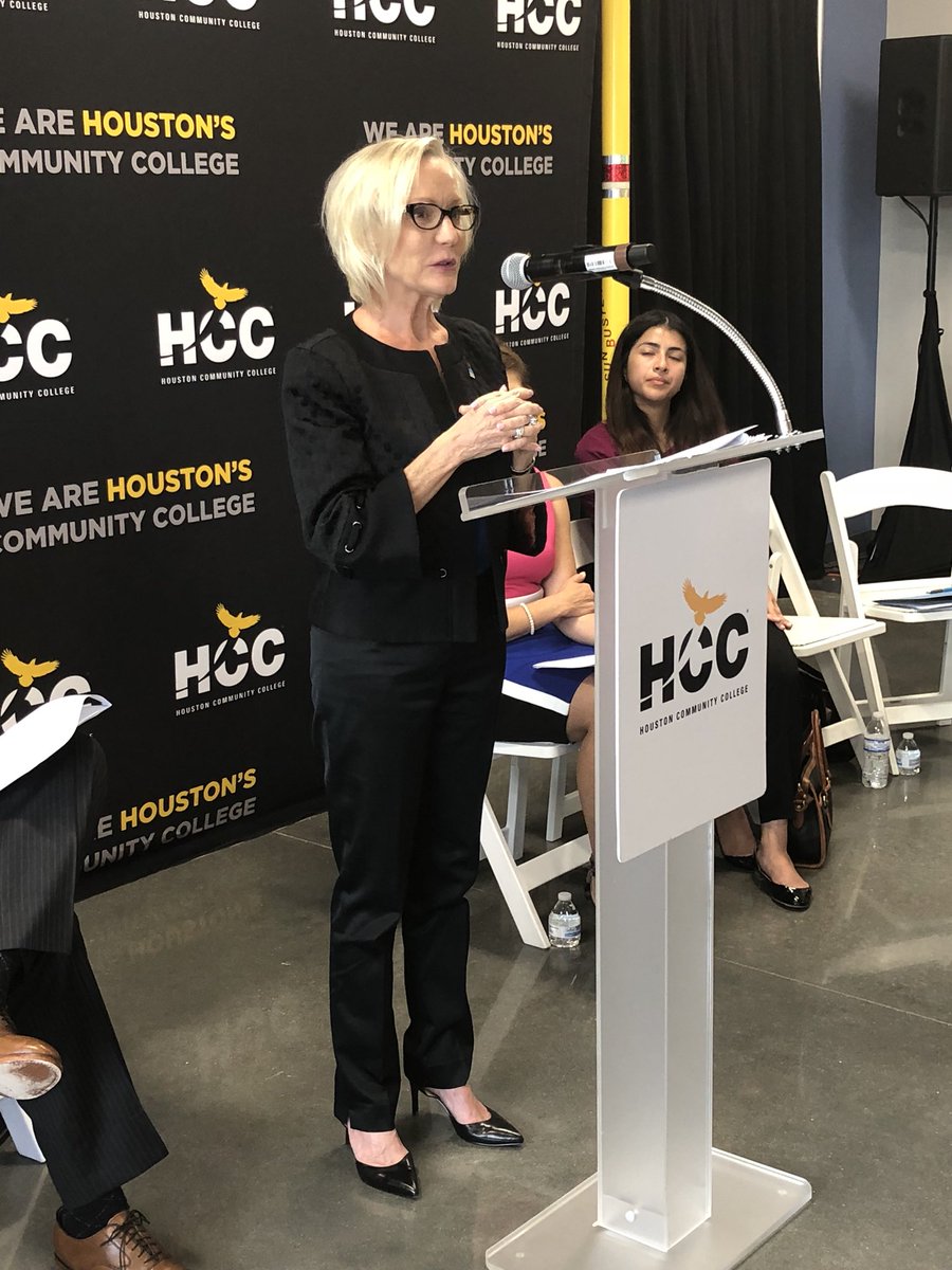 Can’t help but to get excited after hearing collaboration opportunities from #ChallengerCenter board member Gwen Griffin. Did you know in 30 years the <a href="/ChallengerCtr/">Challenger Center</a> has reached more than 4.4M students around the globe?  #hcc #stem #houstoncommunitycollege #wearehcc