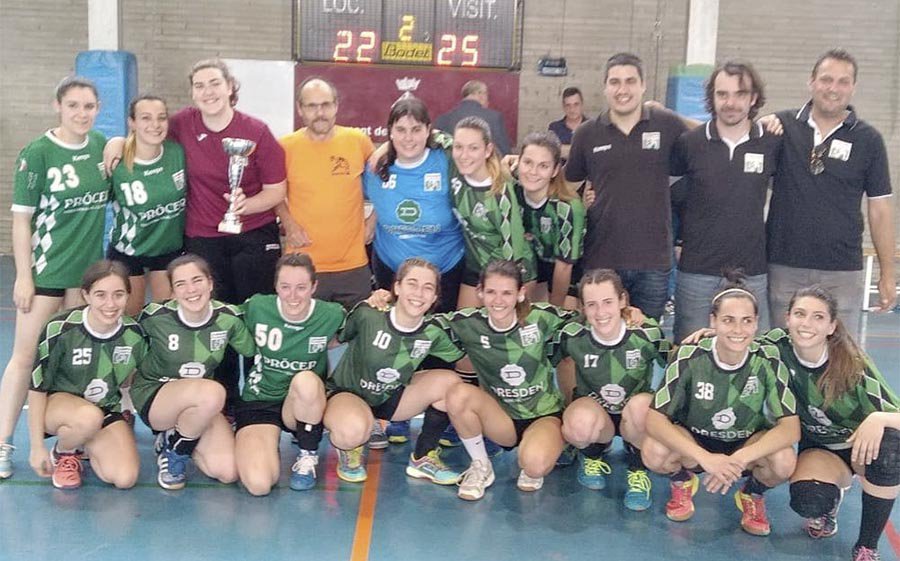 FedCatHandbol's tweet photo. 📣 Vols repassar com ha anat el cap de setmana? Campions de #CopaHandCAT i #Top4CAT com l' @oargracia, @E_Castelldefels, @BMGranollers, @CHSantLlorenc, @CHCerdanyola, @bmlaroca...
👉 https://t.co/lCOC1CQCR2 https://t.co/SCp58Y5NrT