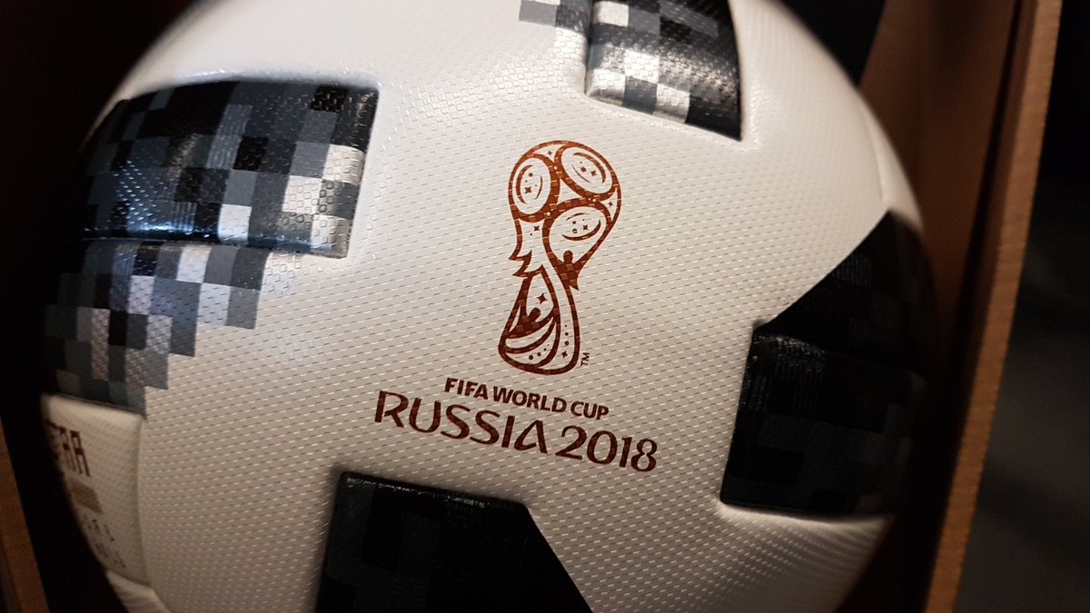 fisicamartin's tweet photo. Hoy estuvimos con Ernesto Blanco hablando de la física y la tecnología de la #Telstar18 @adidasUY la pelota del #MundialRusia2018 en @CambiandoAire de @TNUtvpublica
Un poco sobre aerodinámica y otro poco sobre la tecnología NFC incorporada en la nueva pelota mundialista. https://t.co/3cdsFu0gVi