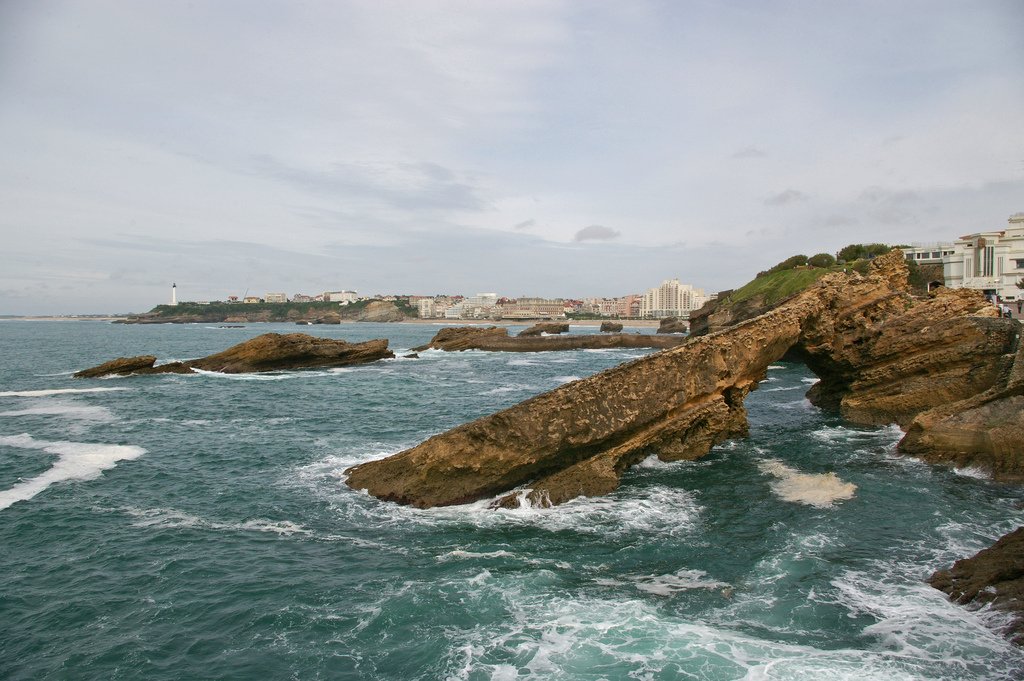 IAEPauBayonne's tweet photo. [AVIS A NOS ETUDIANTS] Vous avez la chance de faire vos études sur le Campus de #Pau et sur le Campus de #Bayonne de l'#IAE Pau-Bayonne, des villes idéalement situées, entre #mer et #montagne....Témoignez en répondant à l'enquête diffusée par l'étudiant :  https://t.co/j8gJA0CURS https://t.co/d1xUUdnOp0