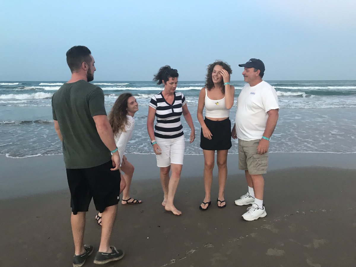 Liiinds3b's tweet photo. lmao my family hates me https://t.co/Dq0Kn9YYYX