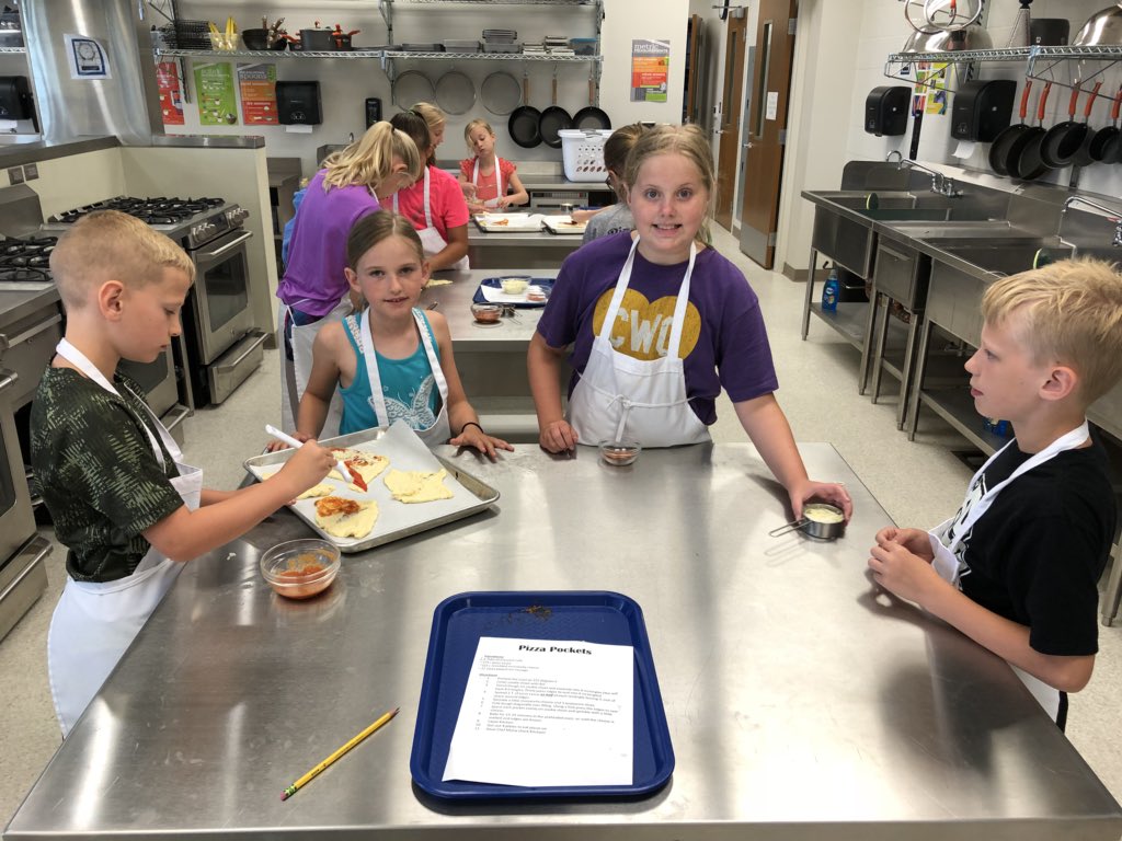 ShelbyMuha26's tweet photo. Pizza Pockets! #4thand5thgraders #facscamp #owlpower #learninglots https://t.co/iOcDUJdqbX