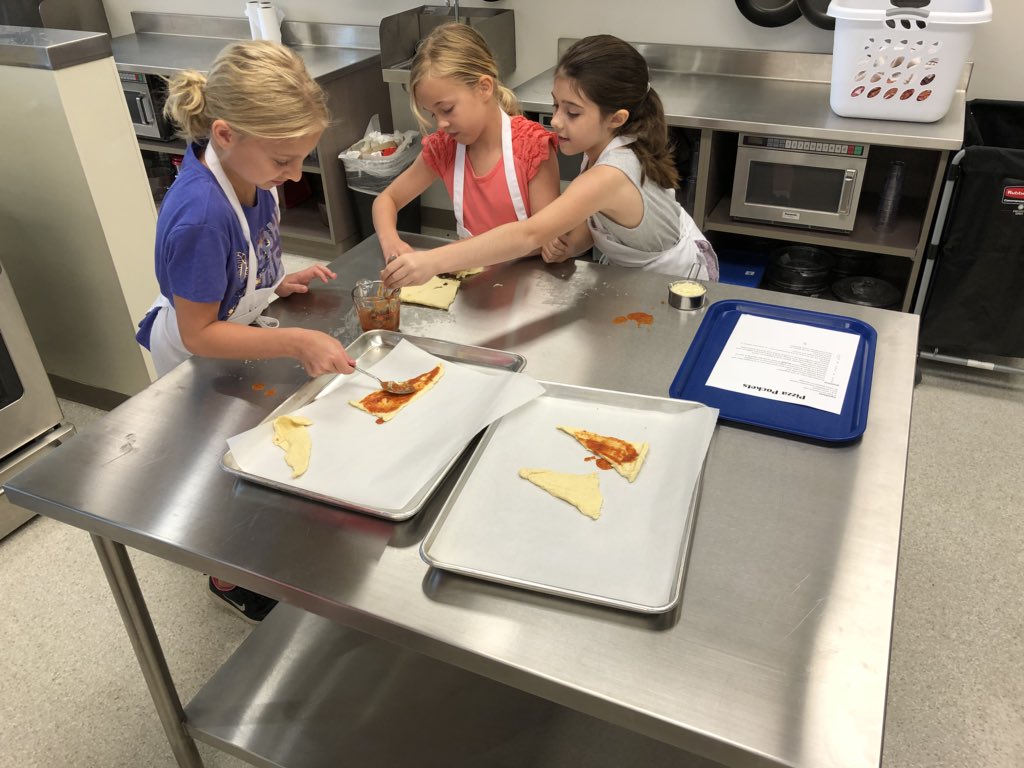 ShelbyMuha26's tweet photo. Pizza Pockets! #4thand5thgraders #facscamp #owlpower #learninglots https://t.co/iOcDUJdqbX