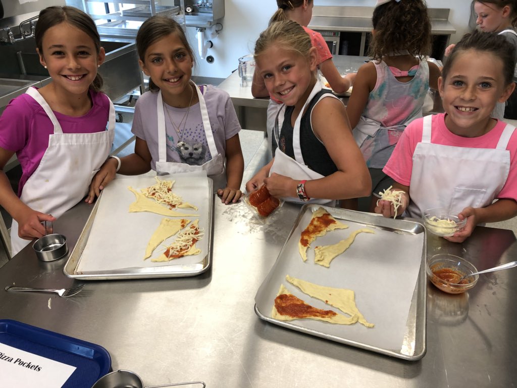ShelbyMuha26's tweet photo. Pizza Pockets! #4thand5thgraders #facscamp #owlpower #learninglots https://t.co/iOcDUJdqbX