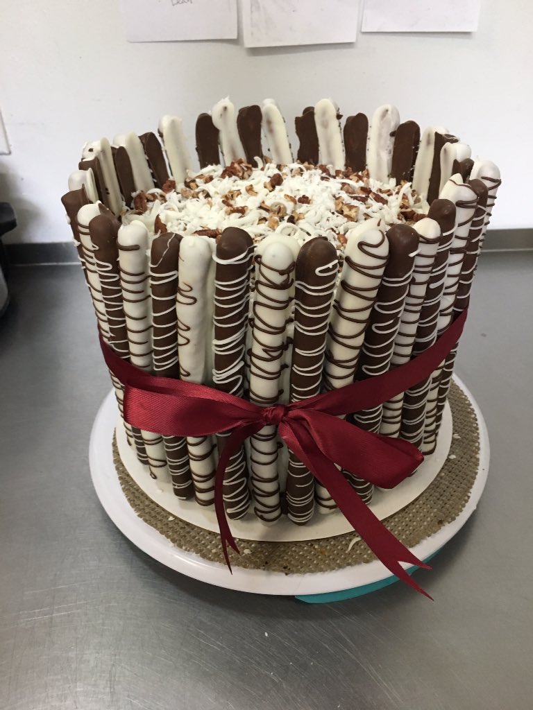 sweettreatslex's tweet photo. Sometime we receive a very special request from a couple who's celebrating that very special day, it gives us an opportunity to make their special day - AWESOME
#wedddingwednesday, #weddingcakes,#weddingcupcakes, #lovelexva, #lexingtonva, #weddingcakes https://t.co/DcHYjU9z4Y