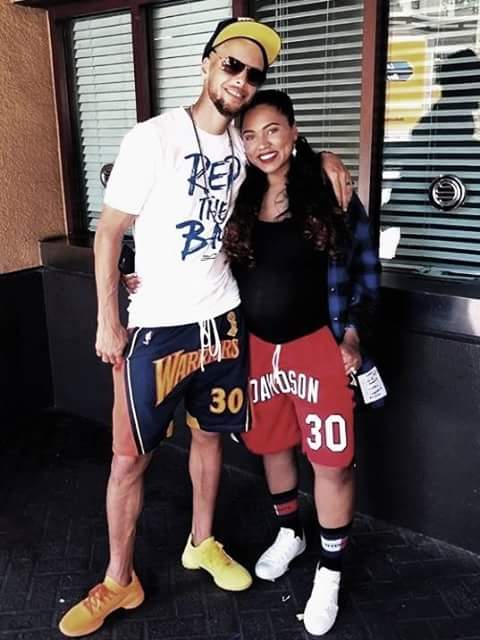 ogy_emy's tweet photo. @KratzmannBirgit @AngelaH58 @zolabear025 @OssamaRiaz @loon47 @ChelseaFan2405 @kratzmann3 @berge_yapi @galihaSubagja 2018 is Steph's year.
He got his 3rd ring at the age of 30 💍💍💍
He is about to have his 3rd baby 👶
#CurryForThree https://t.co/f2EVlYjnam