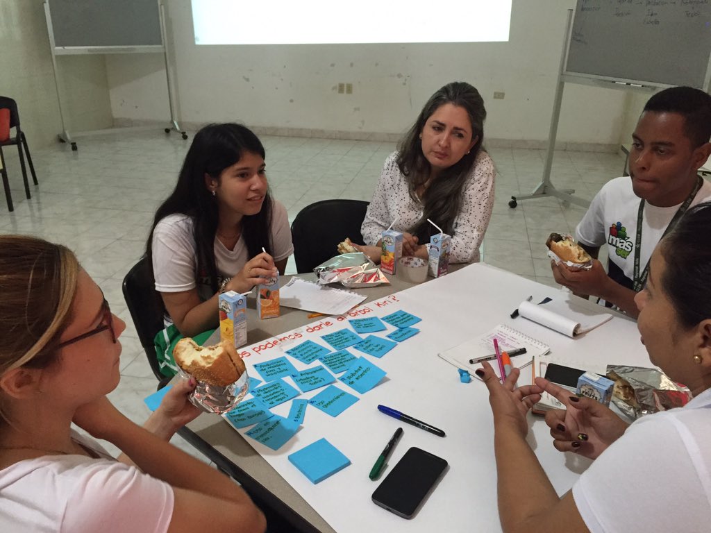 InnLabCo's tweet photo. Hoy con aprendices del #SenaClem semillero investigación: #retos #innovacion #menteabierta #oportunidades gracias por la invitación grupo #Sennova @SENAComunica https://t.co/evaYDV6taq