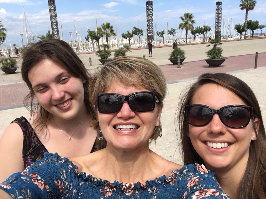 After Sagrada Família Basilica, we came to one of Barcelona’s beaches. Everyone is happy 😊!! We want to stay longer.
#TotallyGorgeous!!