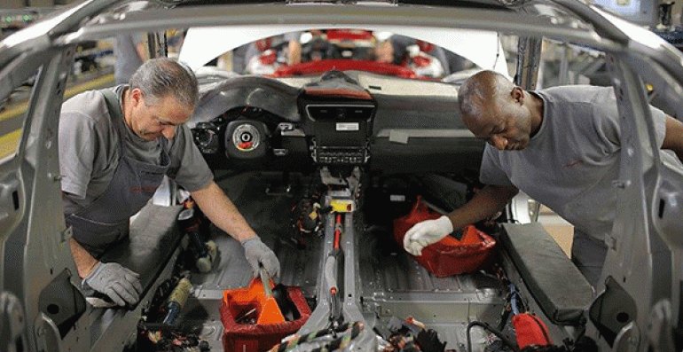 According to <a href="/business/">Bloomberg</a>, "the Labor Department’s monthly figures showed manufacturers added 18,000 jobs in May, slightly above the average for the past two years." bloom.bg/2MkeFDI