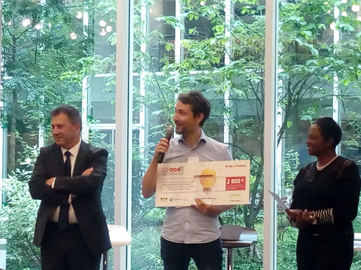 LeComptoirLocal's tweet photo. Un grand bravo @TommPousse, lauréat du concours IdFood 2018 organisé par @iledefrance et @CERVIAIDF. Pour les curieux, ses délicieux produits sont en vente sur le Comptoir Local ! 😋 #circuitcourt #directproducteur #MangerMieux #fromagevegetal https://t.co/MwGsiC6CxC