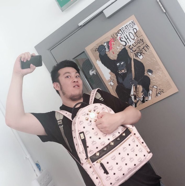 jennifer_sizer's tweet photo. Many thanks to @BryonyWhitmarsh @Pompeysie and @UniPortCCI for welcoming our students to the CCi grad show and kindly judging and providing prizes for our #PSEUoP @UOPSLAS pre-sessional photo competition and many thanks to @marymaryw for presenting the prizes https://t.co/gqKiuQUW1N