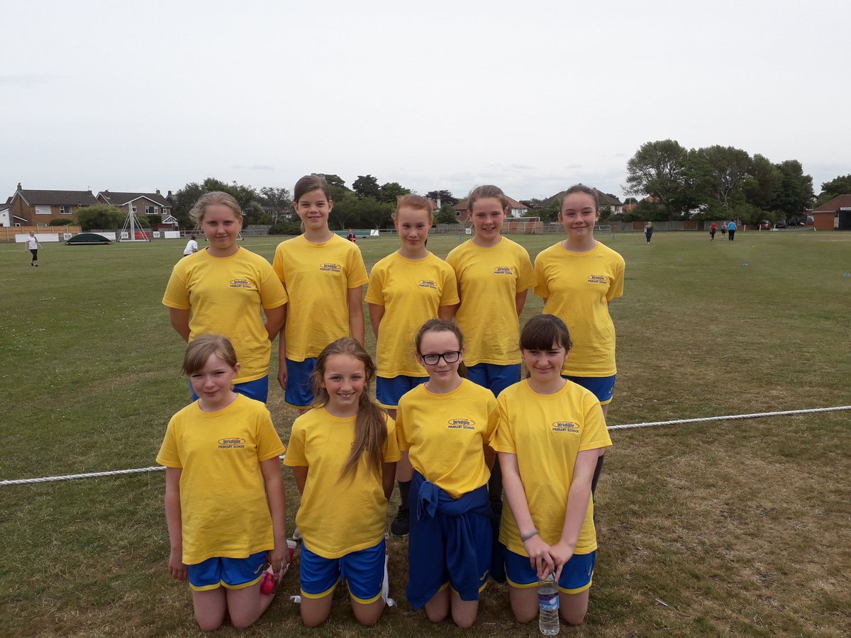birkdaleprimary's tweet photo. Fantastic cricket from our team this afternoon - well done girls! #cricket #GoBPS #teamwork #rolemodels #naturaltalent https://t.co/nRRxQq4Sxh