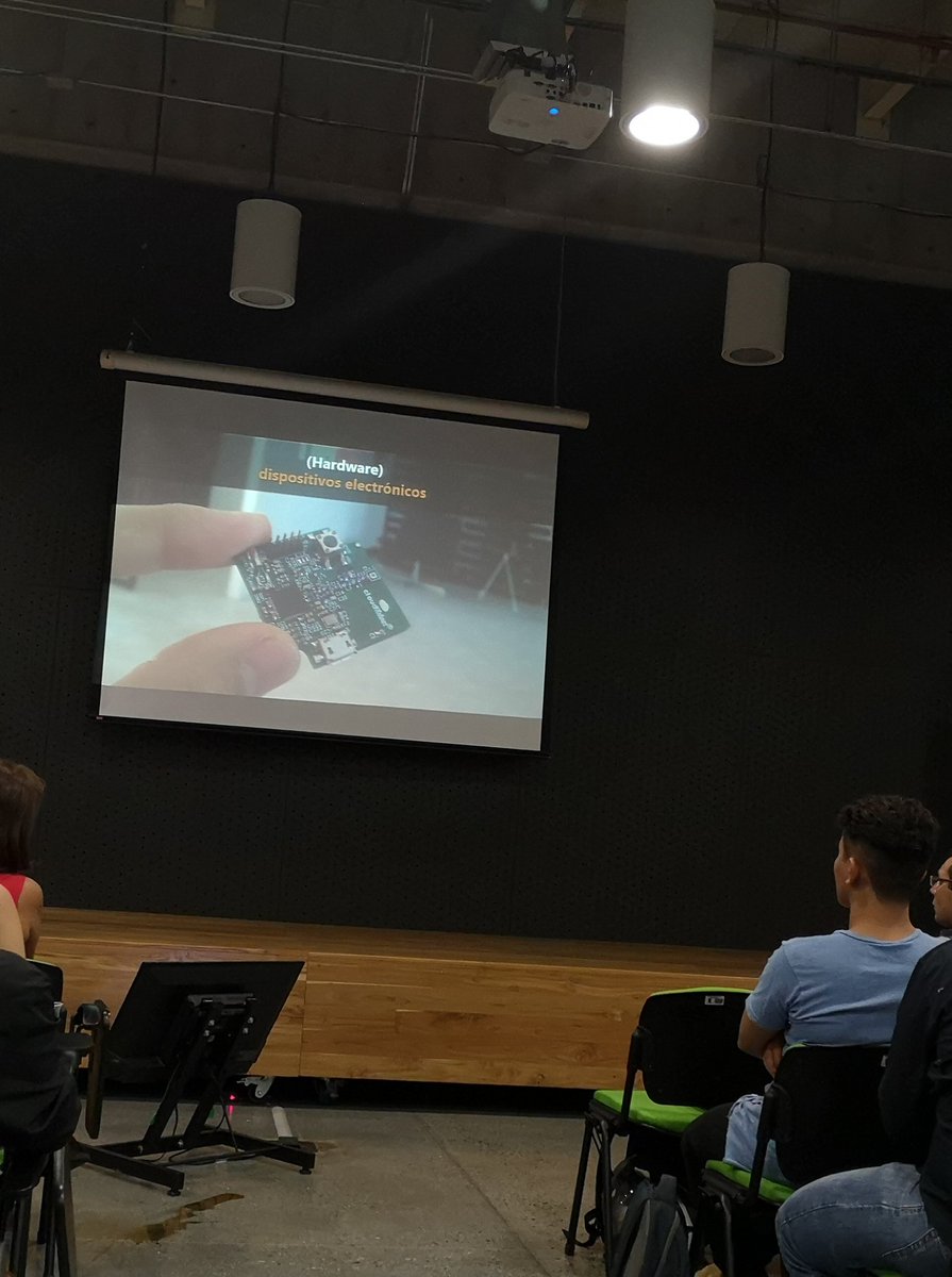 IoTCloudthinx's tweet photo. @GrupoNetux #TechShowRutaN  #cloudthinx @Ruta_N https://t.co/2FJHV5gmj6