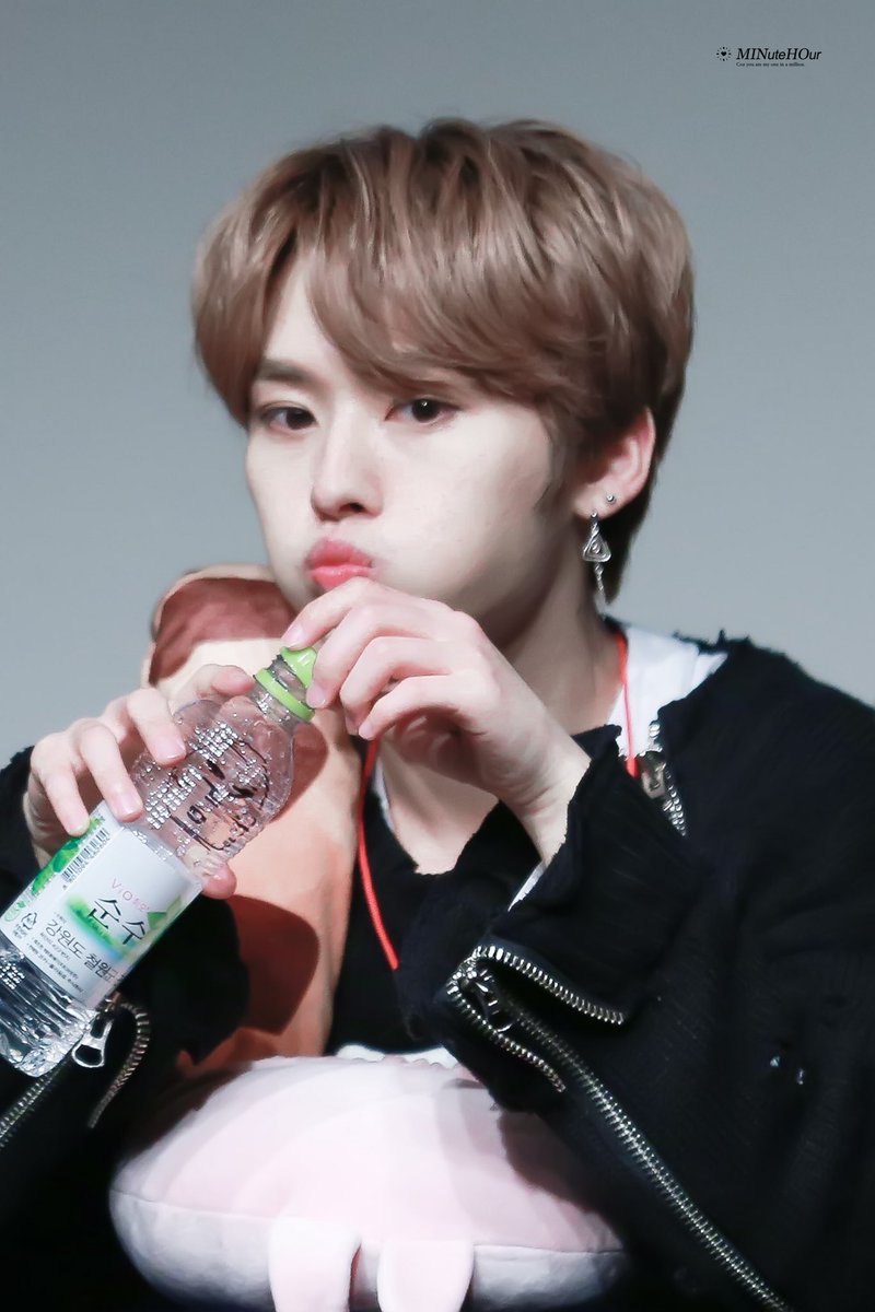 minutehour1025's tweet photo. 180421 잠실 팬사인회
#스트레이키즈 #StrayKids #민호 
#이민호 #Minho #IamNOT #리노 #LEEKNOW
#IamNOT #District9 https://t.co/6yZpAD0tMg