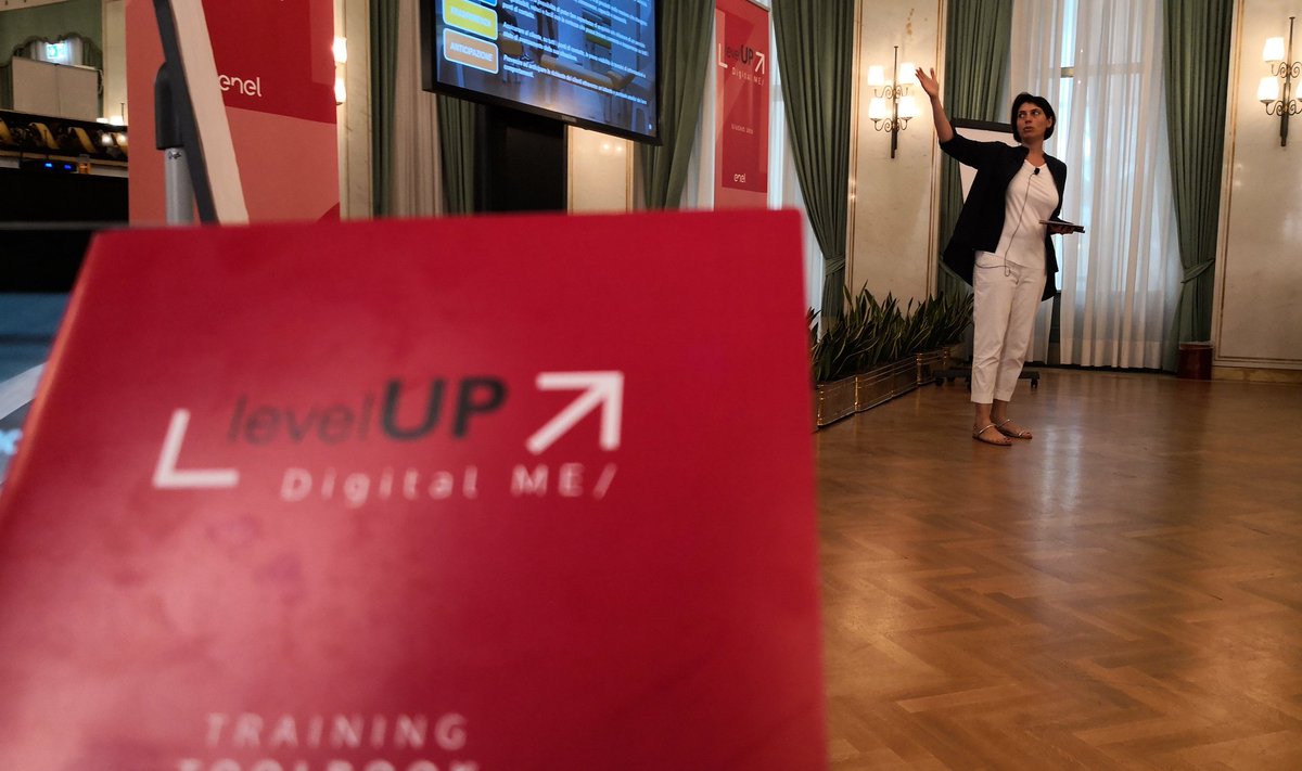 ilnikkio's tweet image. @stefaniasammart racconta cosa ha imparato in questi mesi tra CJ/MVP/Room e Squad: "Linguaggio che se non elaboriamo in poetica e pratica rimane esoterico e inutile!" #bendetto #enellevelup #eneldigitalme #makingtogether @Logotel