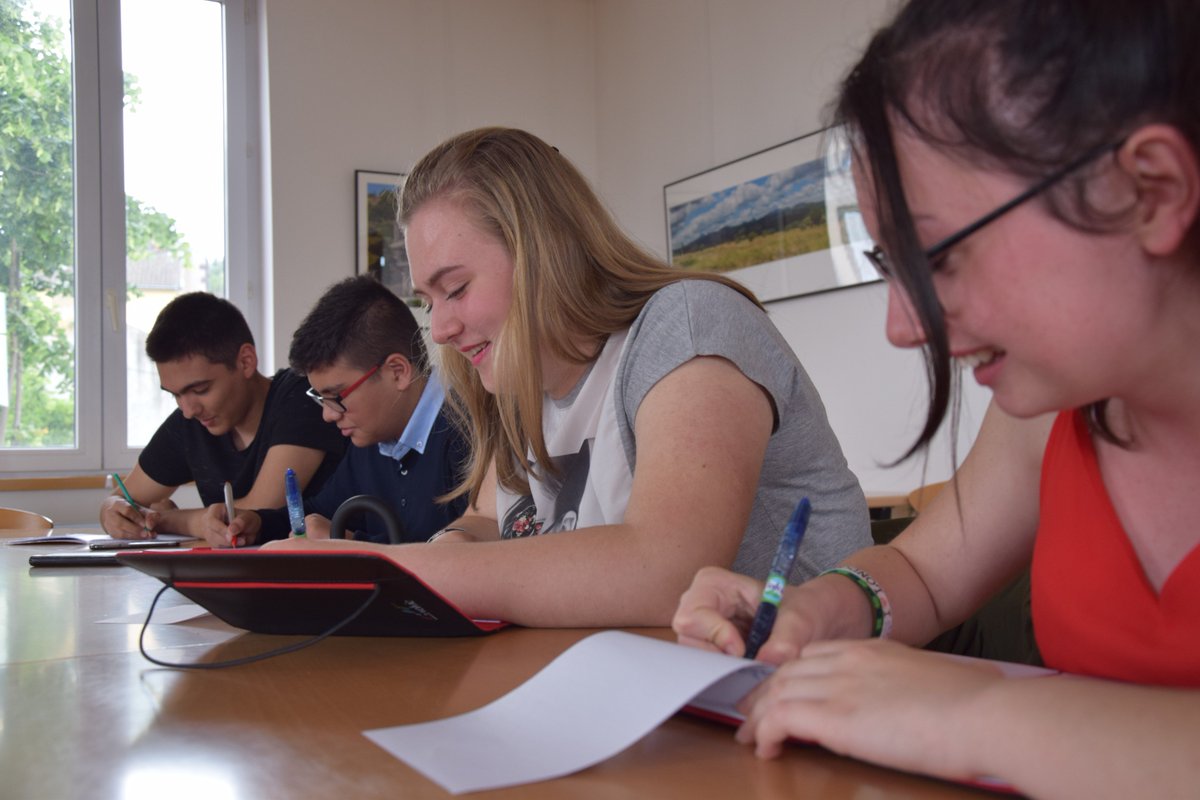 Plusieurs communes de l'arrondissement riomois (#Volvic, #Ennezat, #Chappes, #Manzat, #Chambaronsurmorge) ont monté des conseils municipaux de jeunes. Objectif : intégrer les jeunes aux décisions. Tour d'horizon de quelques une de leurs réalisations ⬇️lamontagne.fr/riom/loisirs/p…