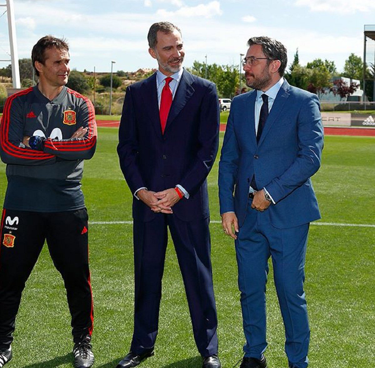 JaumeMayor's tweet photo. No hay dos sin tres:
1. #JulenLopetegui
2. #MàximHuerta
3. #FelipeBorbón https://t.co/jZUJb9G13t