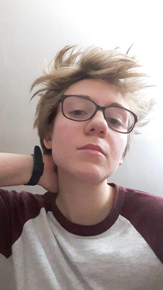 cold_remus's tweet photo. #JuneIsForQueer Parce que j'ai changé mon clavier de azerty à queerty https://t.co/jvYwyNl1xF