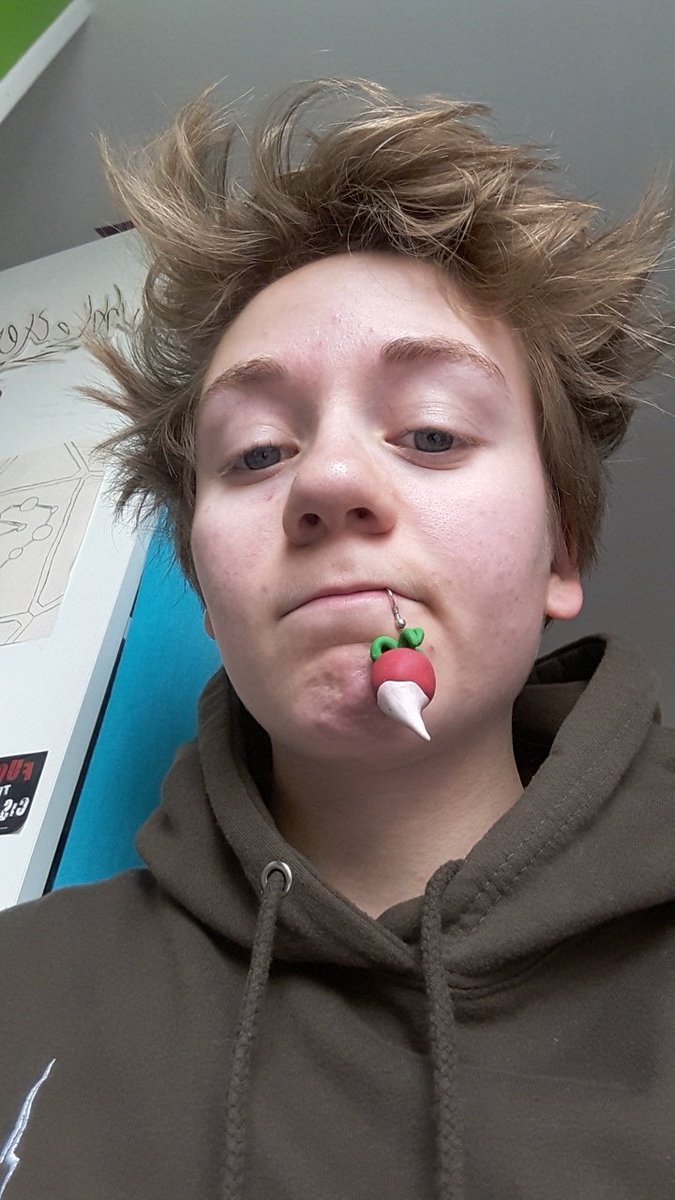 cold_remus's tweet photo. #JuneIsForQueer Parce que j'ai changé mon clavier de azerty à queerty https://t.co/jvYwyNl1xF