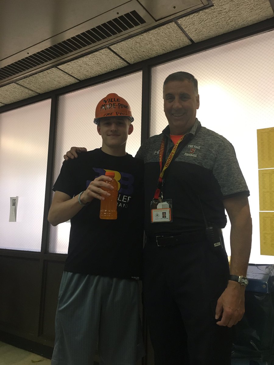 Thanks Ville Family for yesterday's great photo time, I will hold them for a life time, FYI- back in Ville tomorrow, put your Study Time for your final exams , best of luck!! Mr. Mantone/ Ville Security--See me to sign my Year Book &amp; I will sign yours, have a Ville Day 📙