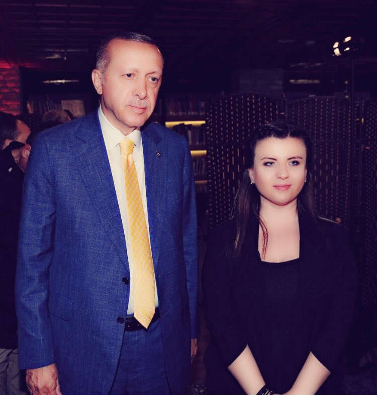 MerveSibelSili's tweet photo. Sn Cumhurbaşkanımızla yine bir seçim öncesi çekim yaptık. 

Recep Tayyip Erdoğan speech ahead of TR presidential election🇹🇷 #tr #president #electpresident #tv #channel #program #presenter #announcer #HayaldiGerçekOldu https://t.co/n85UszHrfk
