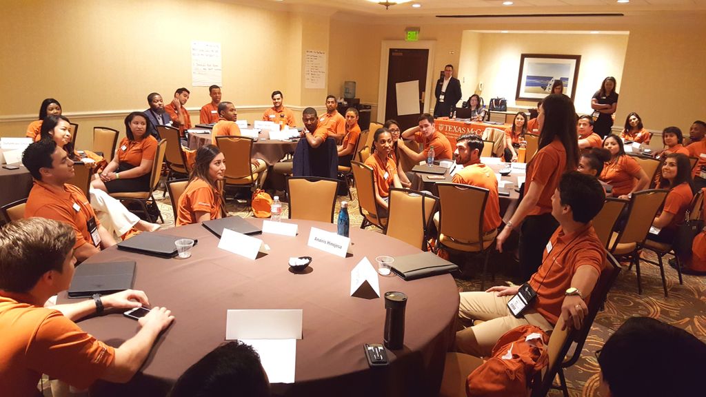 UTexasMBA's tweet photo. We welcomed our largest @cgsm_mba class ever this week at #CGSM52! Can't wait to see what these new @UTexasMcCombs recruits achieve as #MBAs.🤘#WhyMcCombs #HookEm https://t.co/GJRvSipZzf