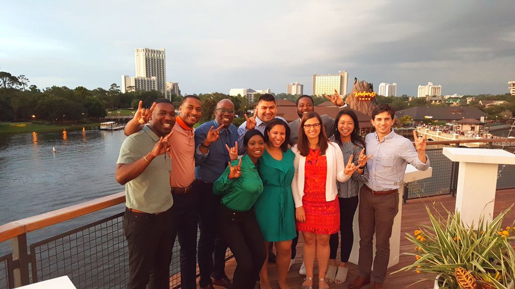 UTexasMBA's tweet photo. We welcomed our largest @cgsm_mba class ever this week at #CGSM52! Can't wait to see what these new @UTexasMcCombs recruits achieve as #MBAs.🤘#WhyMcCombs #HookEm https://t.co/GJRvSipZzf