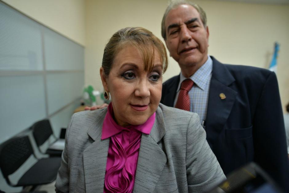 MarciaZ_GT's tweet photo. #BlancaStalling podrá visitar a su mamá luego que el titular del Juzgado Décimo Penal, Walter Villatoro, le autorizara salir de prisión los sábados de junio y julio, entre las 8 y las 16 horas, con el cuidado de la @DGSPG https://t.co/oFqzkuZGlc