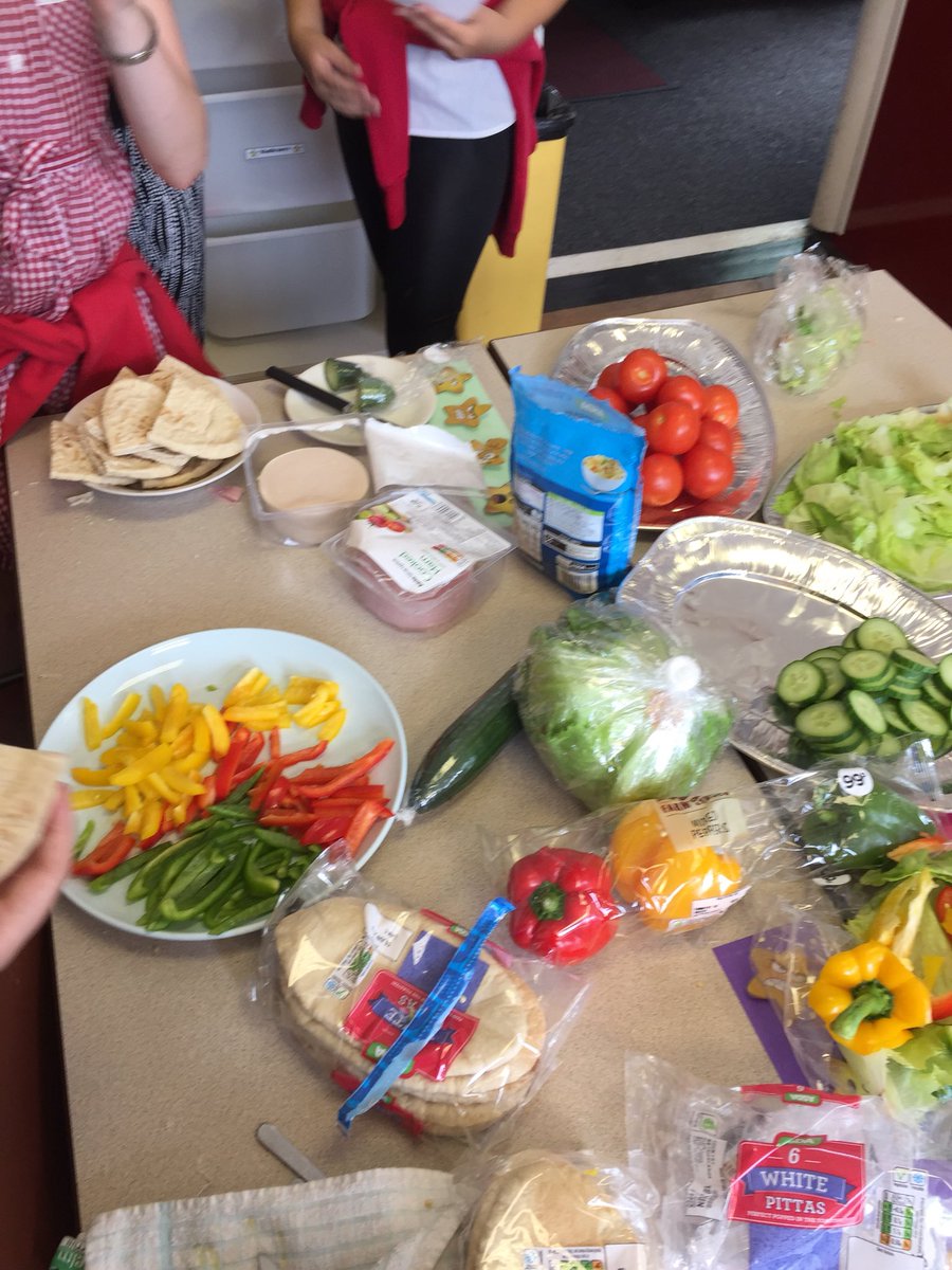 CwmneddPrimary1's tweet photo. Healthy living day in Year4/5 #pittapockets @ABM_HSchools https://t.co/g5p8GXEhrx