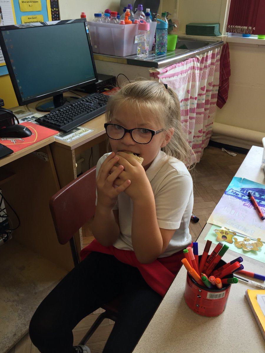 CwmneddPrimary1's tweet photo. Healthy living day in Year4/5 #pittapockets @ABM_HSchools https://t.co/g5p8GXEhrx