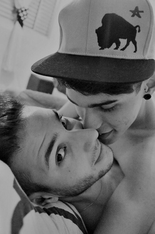 Ourgaylove's tweet photo. #BEINGaTOP I LOVE when you lay on me.☺️

#ourgaylove #gaycouples #lovewins⁠ ⁠ https://t.co/UxvnW9BfOU