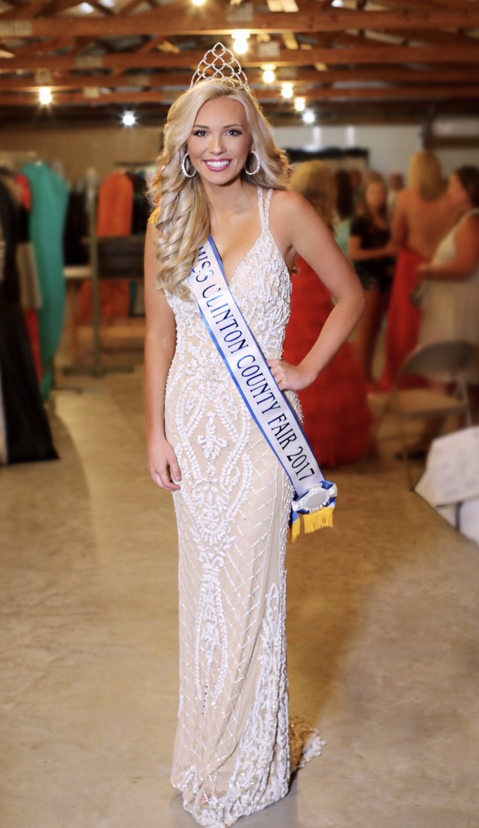 RegissBrideProm's tweet photo. #regissgirl Amber Allen, Miss Clinton County 2017 was positively stunning in @SherriHill for crowning the new Miss Clinton County. Beautiful! #regissfortheone #regiss #sherrihill #pageant #love https://t.co/5r9oXQ3Cq9