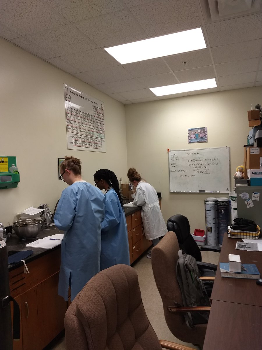 GCscienceedu's tweet photo. Young Scientists Academy is underway at Georgia College! #SolGelSelfie #silicagel #porphyrinsolgel #gcscienceedu #projectSEED #ACS #ysa18 https://t.co/ZUe4y19Y3w