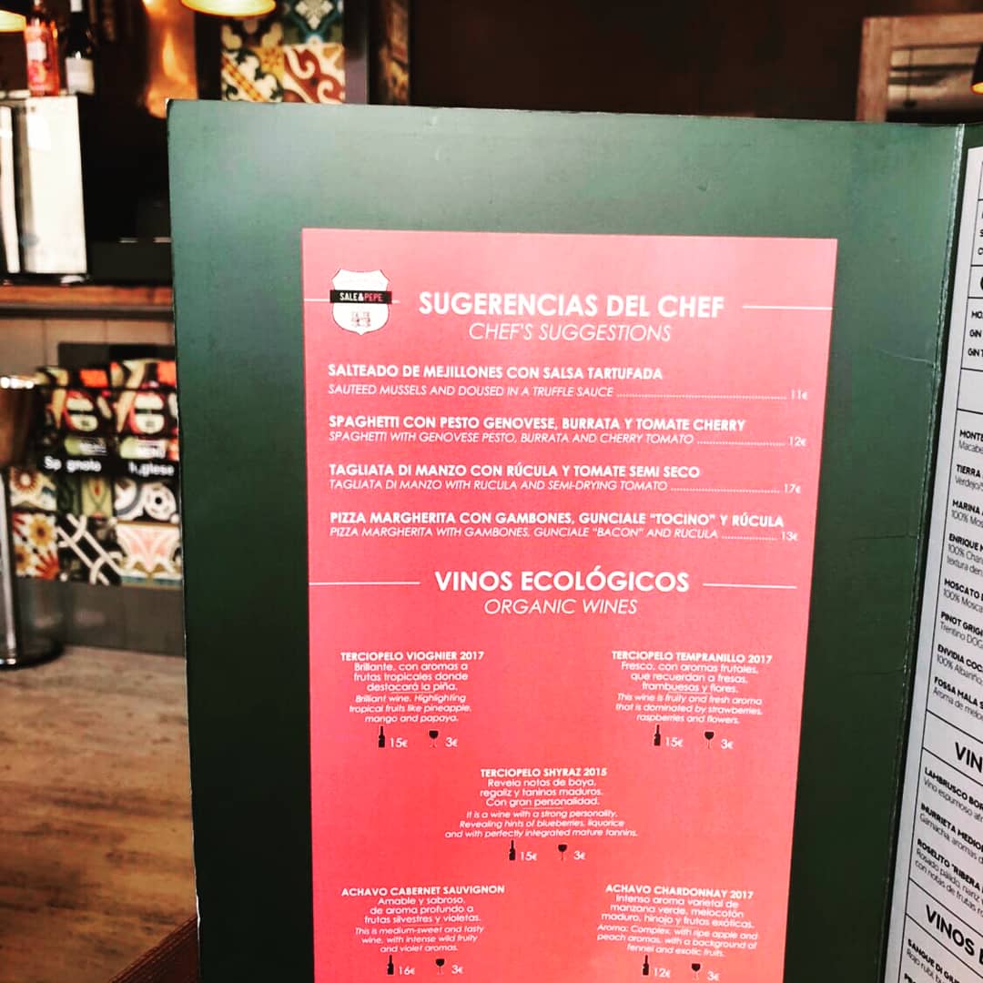 vinoachavo's tweet photo. Nuestra gama de vinos ecológicos ya está incluida en la carta de los restaurantes de @GrupoSale&amp;Pepe. Acompaña su estupenda comida con @vinoachavo y @Terciopelosw  Te sorprenderá su magnífica combinación!! #ecologicos #bio #Achavo #Terciopelo #sugerenciasdelchef #Alicante https://t.co/0gDQoLBrHE
