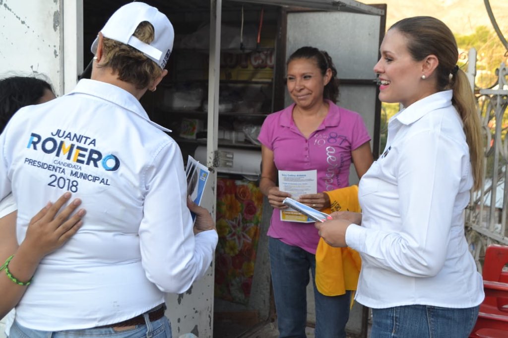 celyaldana's tweet photo. Muy contenta de recorrer y saludar a mi gente de Nacozari, donde los invito a trabajar juntos en unidad y fortaleza para darle el cambio necesario y la dignidad que merecemos los Nacozarenses. 
Muy orgullosa de poder representarlos. #QueSubaEl18 #PorSonoraAlFrente https://t.co/uKhqTXWzns