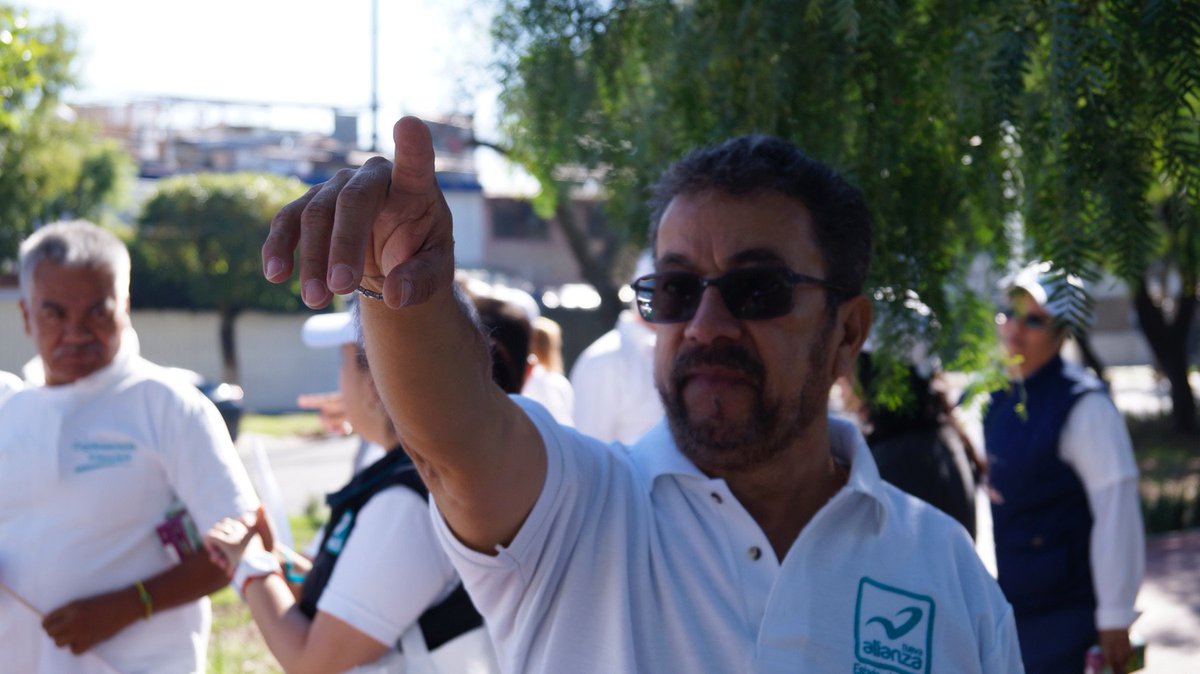 Eloy_D29's tweet photo. ¡Buenos días! 

Después de ver el triunfo de @JoseAMeadeK en el #DebateINE , nosotros  seguimos  recorriendo a pie nuestro distrito. 

#ParaSalvarAMexico 
#Turquesa29 #DeCiuadadanxACiudadanx #YovoyconEloy 
#Atizapan #Naucalpan 
@NAedomex 
@NuevaAlianza https://t.co/mTQEWAhq45