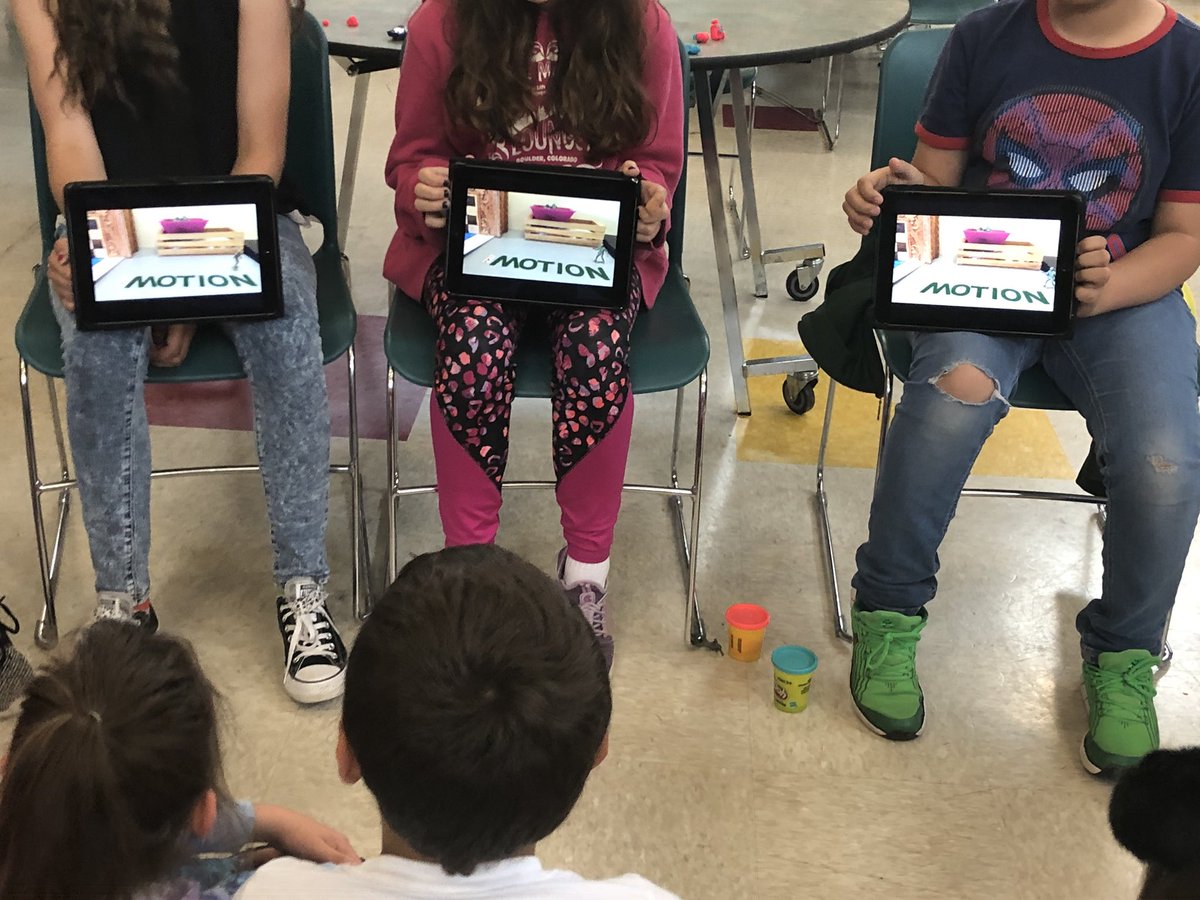 ErichaAnderson's tweet photo. 5th graders spread their wings and fly on their own as they conduct #Hourofcreation for incoming 3rd graders #weLearnVPS #Huskylearning https://t.co/M4qoQsnk4w