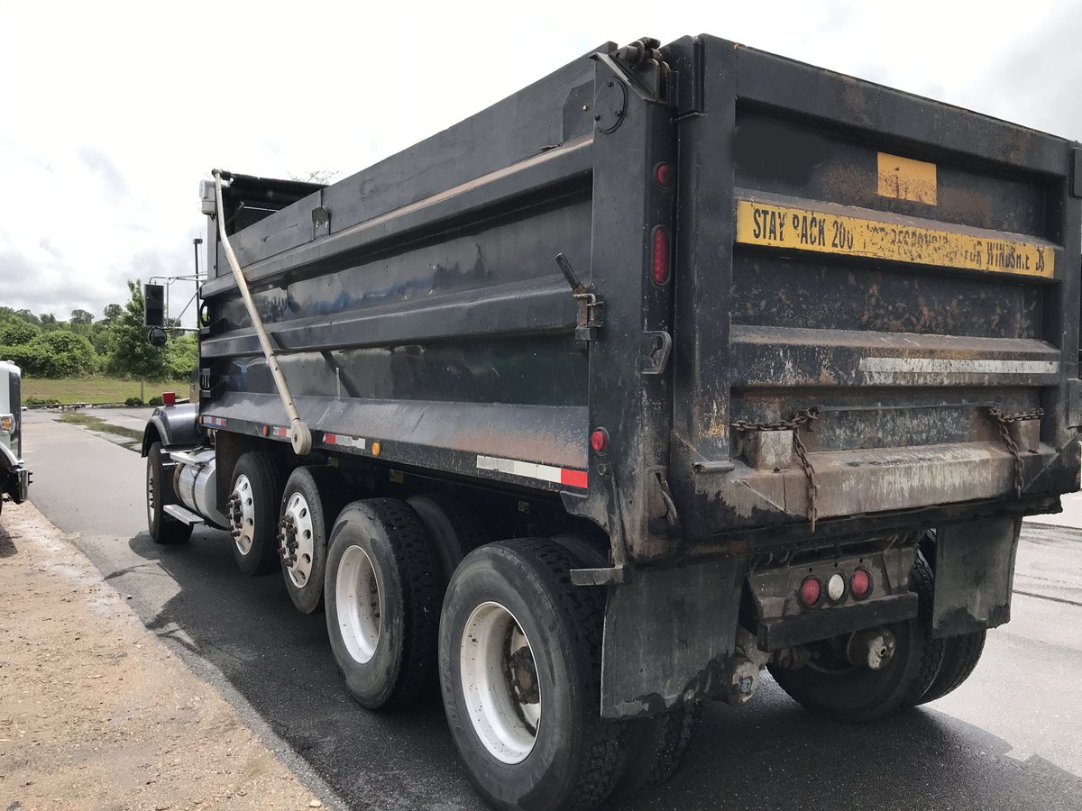 duffpeterbilt's tweet photo. 2007 Kenworth Quad Dump - https://t.co/XDvS8LE59d https://t.co/NBd7C9ugaU