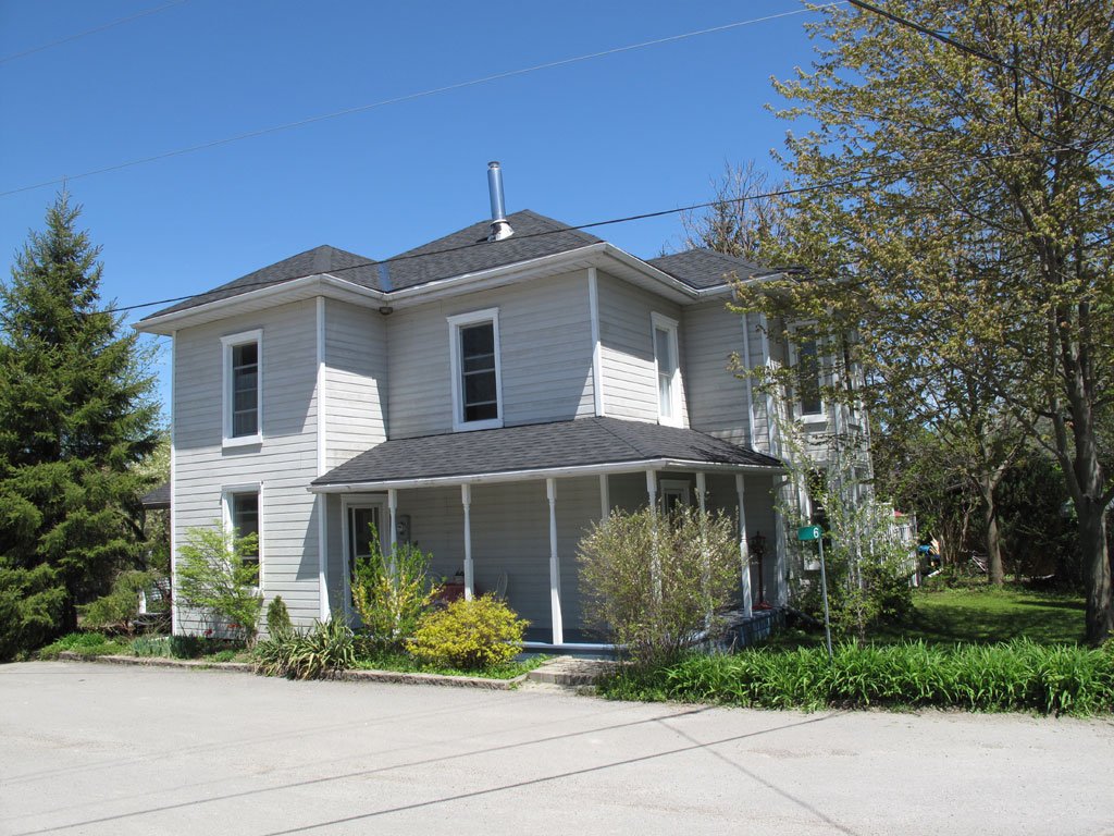 DebraTosh's tweet photo. Looking for a large home with a studio/gallery space in Prince Edward County? 6 Ryerson Street at Rednersville Road, $304,900.
OPEN HOUSE 4:30 - 6 PM today!
3 BR, 2 baths, reno'd, open concept,  FR ideal for studio
#RealEstate #Quinte #BellevilleOntario #Remax
#MoveTotheCounty https://t.co/rBhA4zaCTi