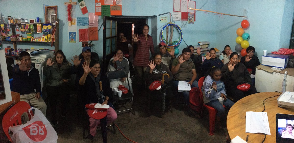 GabArtesana's tweet photo. En San Andrés de los Gama, Temascaltepec. Pudieron conocer la familia del Dr. @cruz_roa y así saber que los valores para ser una buena persona los inculcan en casa 🏠 🍃 #RoaTeam #TemascaltepecRT #PorAmorAlSur #VamosAGanar #Dto.36 #5de5 https://t.co/8KxcXOvy5e