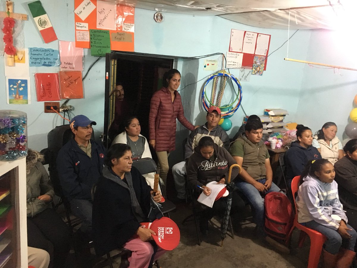 GabArtesana's tweet photo. En San Andrés de los Gama, Temascaltepec. Pudieron conocer la familia del Dr. @cruz_roa y así saber que los valores para ser una buena persona los inculcan en casa 🏠 🍃 #RoaTeam #TemascaltepecRT #PorAmorAlSur #VamosAGanar #Dto.36 #5de5 https://t.co/8KxcXOvy5e