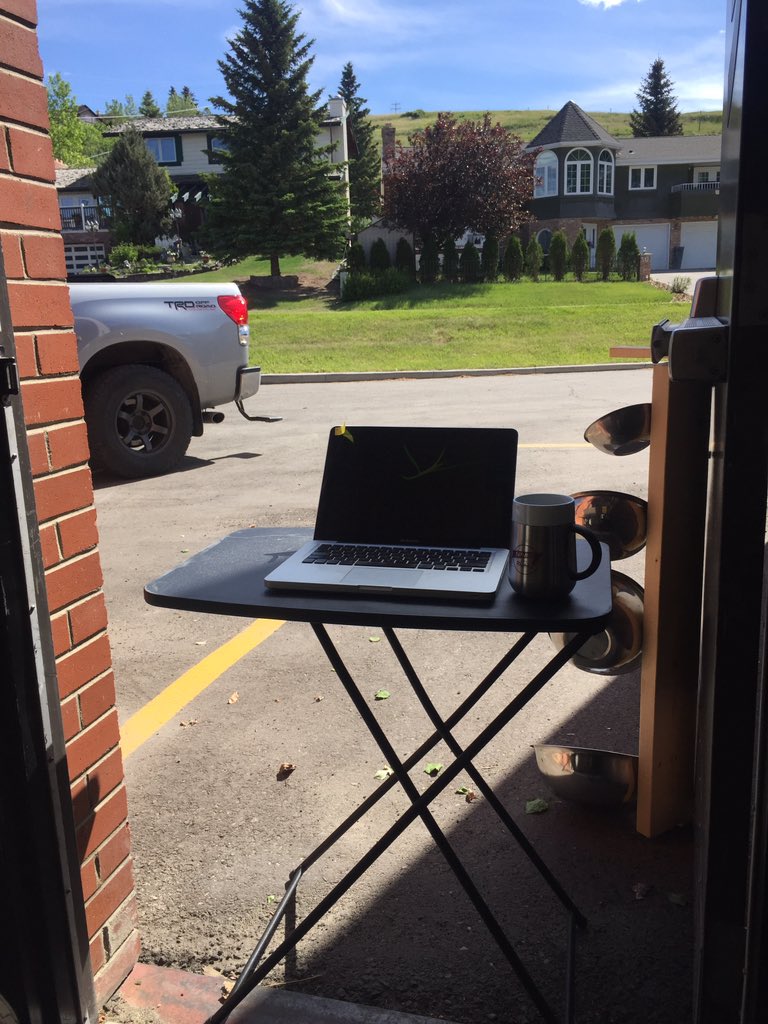 JanderTalen's tweet photo. It's too nice outside to spend my preparatory time grading in a dark office. Bring on the fresh air! #GetErDone #JustLookAtThat"Doorstop" https://t.co/aPXAzm3cB8