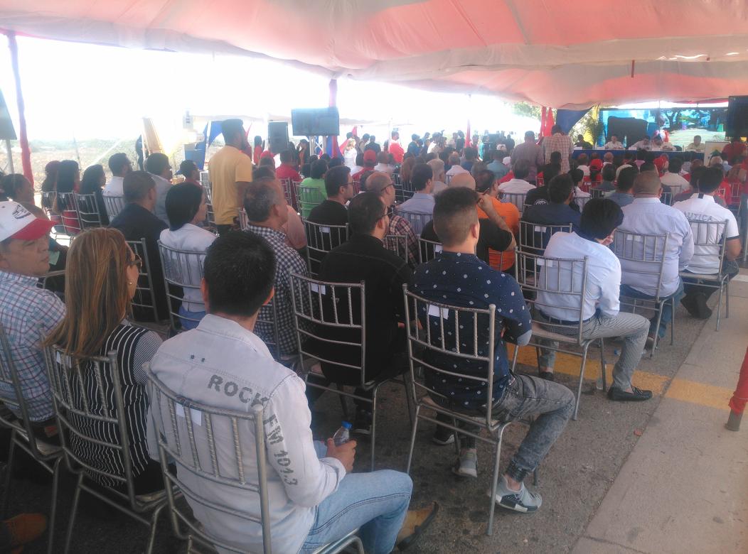 zonfipca's tweet photo. Con la presencia del ministro @VielmaMoraJG el gobernador de Falcón @vclarkb y el secretario de exportaciones @ferbastidas Se lleva a cabo la inauguración de la Oficina Regional de Comercio Exterior, ubicada en la pujante Zona Franca de Paraguaná https://t.co/vhLmIAgchD