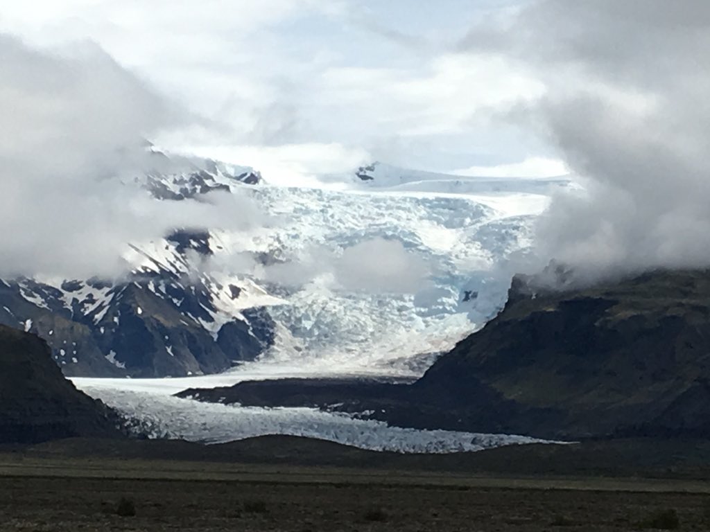 crista_rigg's tweet image. Iceland is as stunning as you’d think, but not nearly as cold as you’d think. Side note-I ate 1000 year old ice today.  #trynewstuff #doesthiscountasgrowthmindset?